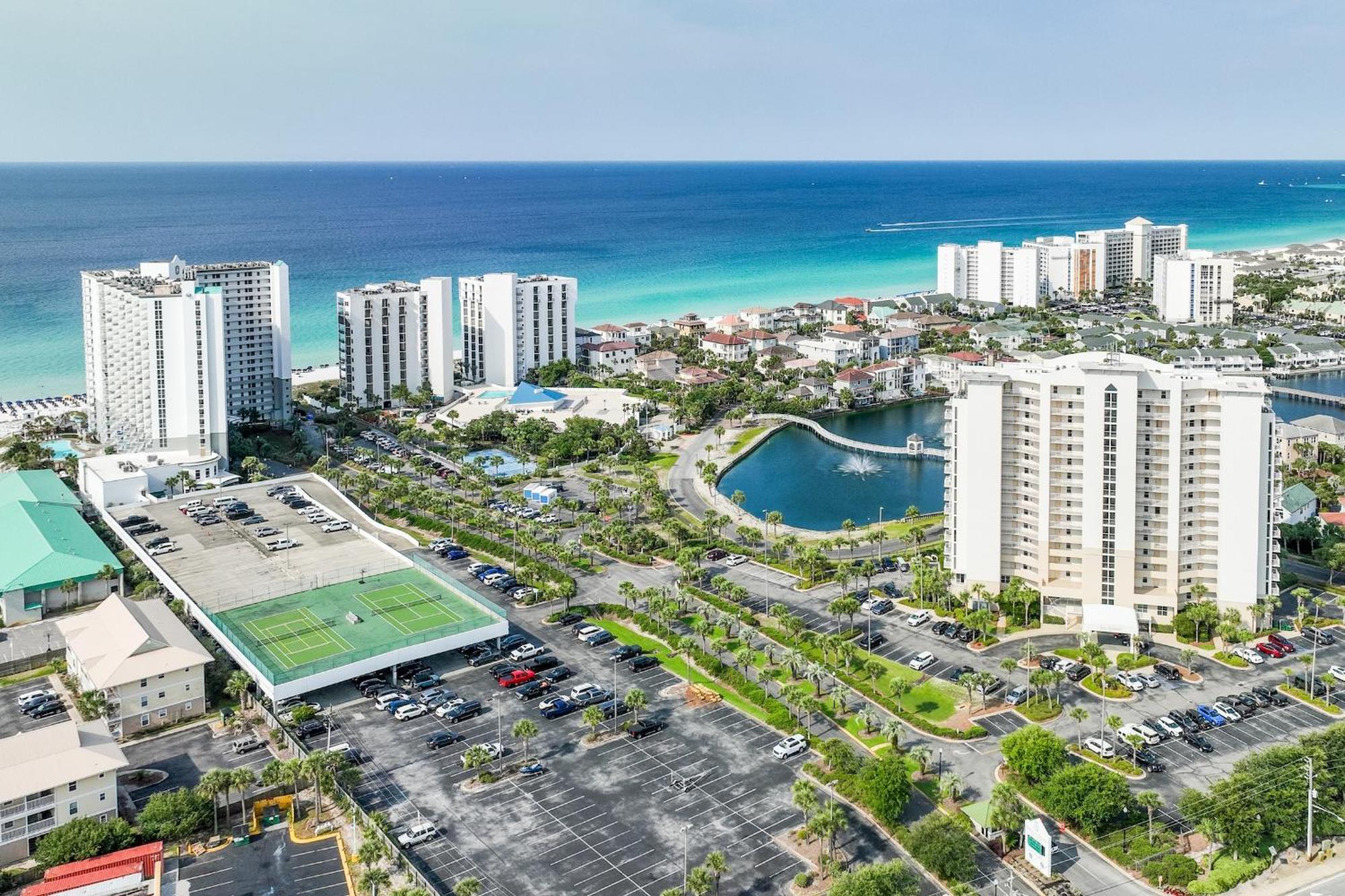 Pelican Beach Resort Destin Exterior photo