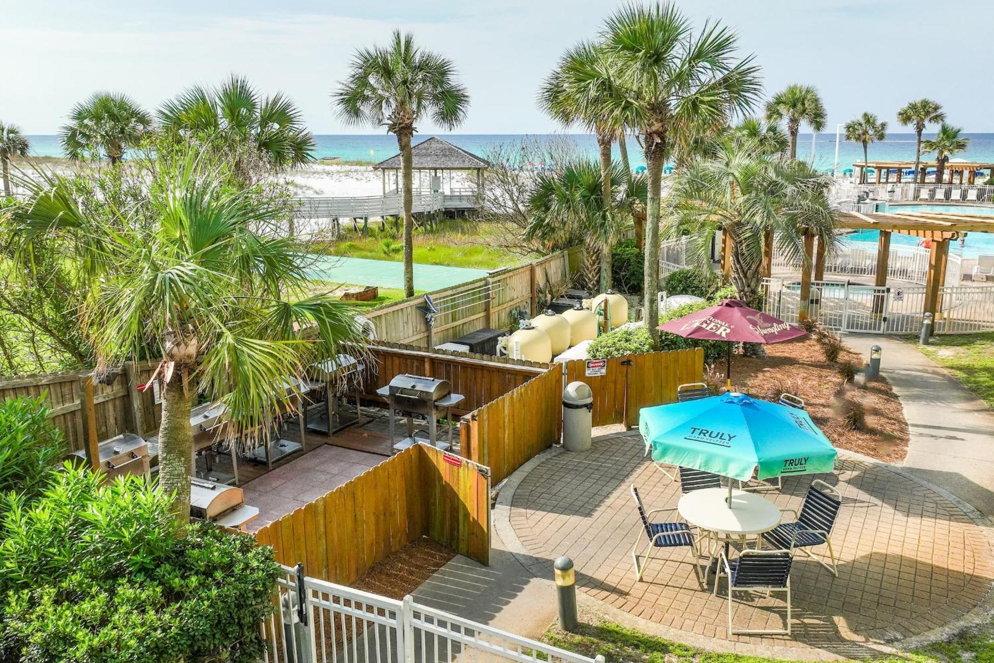 Pelican Beach Resort Destin Exterior photo
